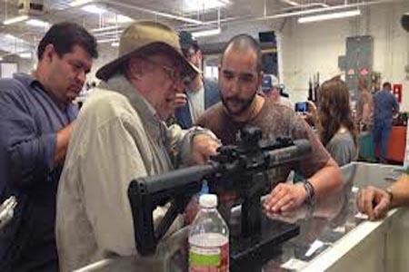 Sicilia visita una feria de armas en Estados Unidos