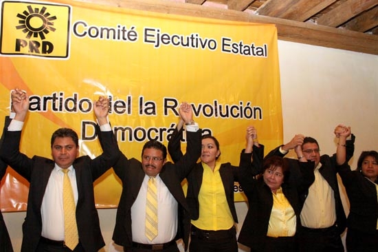 Cotoñeto presenta al CDE del PRD, pese a versiones sobre anulación de su elección