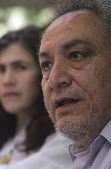Ex esposa de Malpica, sin orden de aprehensión