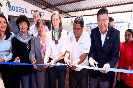 Martha Erika Alonso entregó apoyos a grupos vulnerables en Tehuacán