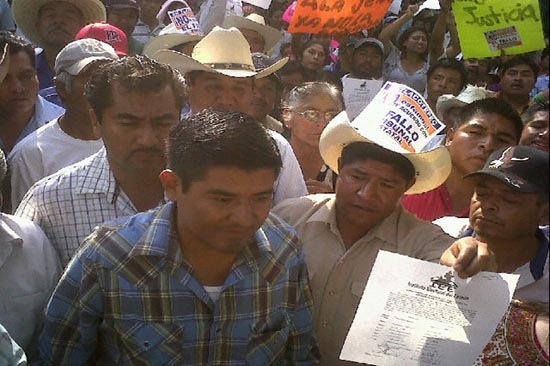 Habitantes de Tlacotepec protestan ante el Tribunal Electoral por viraje en elección