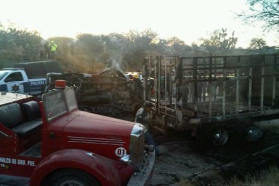 Identifican a los 12 calcinados en el accidente en la carretera federal a Tehuacán