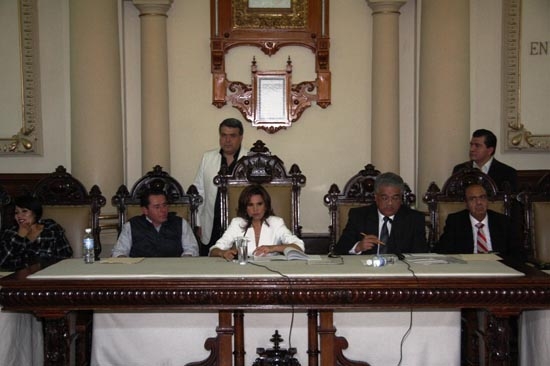 Ayuntamiento da 3 predios a CFE; la oposición crítica tal disposición