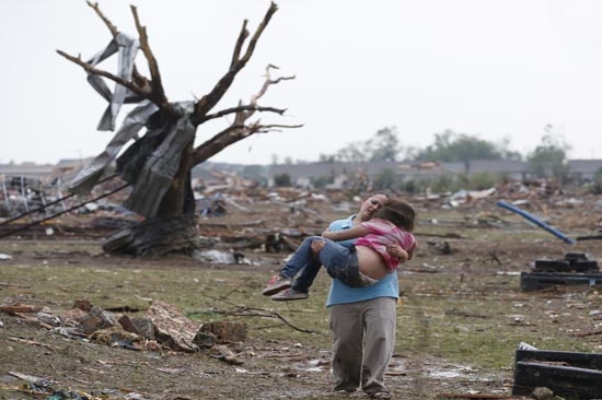 Oklahoma: al menos 91 muertos por tornado; buscan sobrevivientes