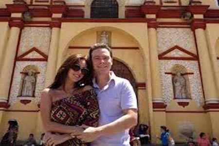 Gobernador de Chiapas se desmayó; su novia, Anahí, tuiteó: “Todo bien gracias a Dios”