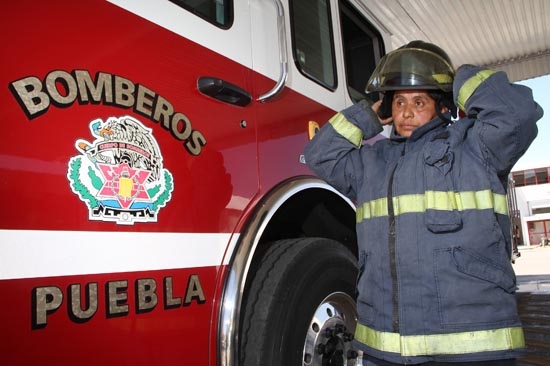 Día Internacional de la Mujer: Rosa Margarita cumple 23 años de servicio como bombero