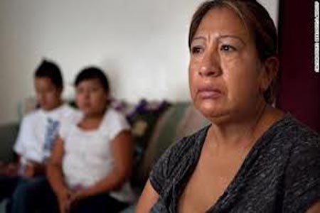 EU suspende deportación de mexicana ícono de indocumentados