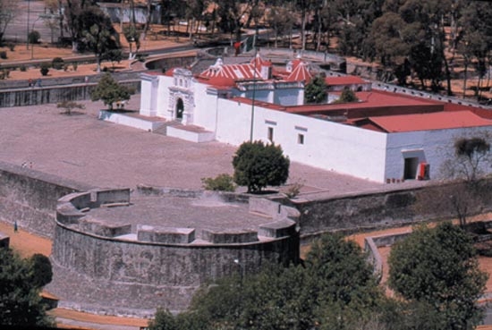 Gali proyecta espectáculos estilo Chichen Itza en Los Fuertes