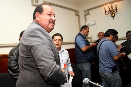 No me voy, tengo amparo: Hernández Quintana