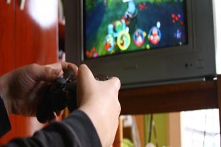 Murió tras jugar tres días continuos en su computadora