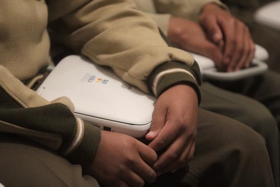 Moreno Valle entrega computadoras sólo al 0.4% de alumnos de primaria