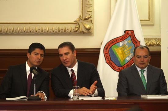 José Luis Márquez está de licencia y acude a acto oficial como presidente del Congreso