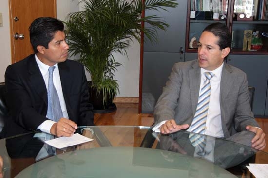 Eduardo Rivera se reúne con alcalde y funcionarios de Querétaro