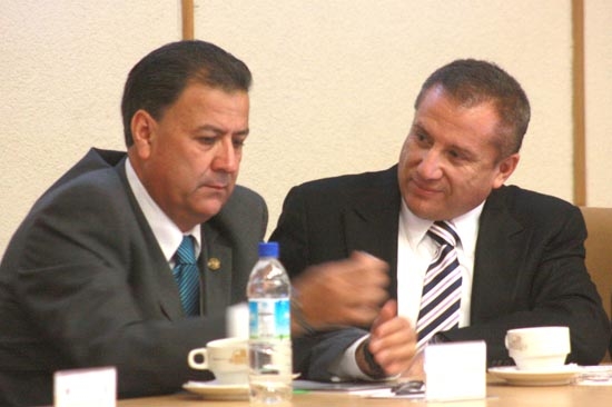 Enrique Agüera acudió al Informe de Guillermo Nares