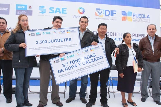 Gobierno entregó ropa, zapatos y juguetes en Eloxochitlán