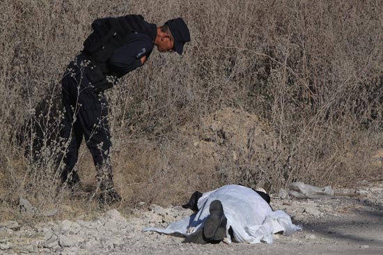 Tiran cadáver de un hombre en Coronango, tenía huellas de tortura