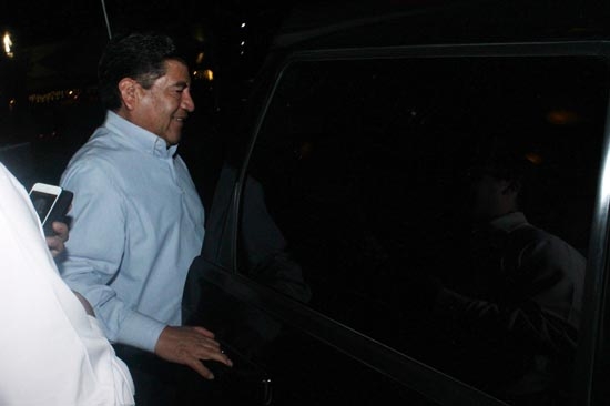 Marín, lo borrarán de mural pero él reaparece en reunión política