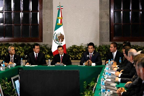 RMV muy cerca de EPN durante reunión de gobernadores por caso Elba Esther