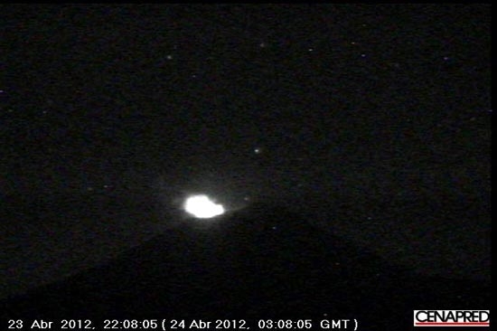Popocatépetl sigue incandescencia y tremores: Cenapred