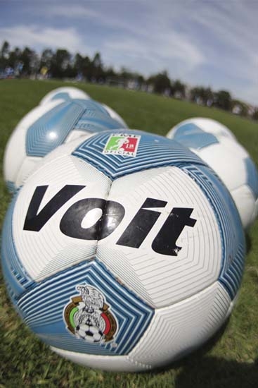 Los cierres de campaña y el fútbol