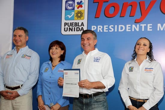 Tony Gali reta a Agüera a tres debates