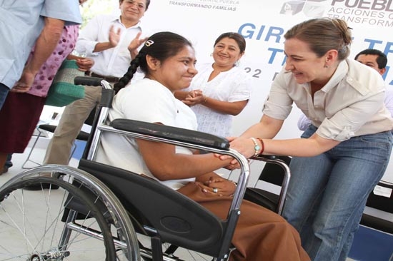 Martha Erika Alonso entregó estancia para adultos mayores en Tlapanalá