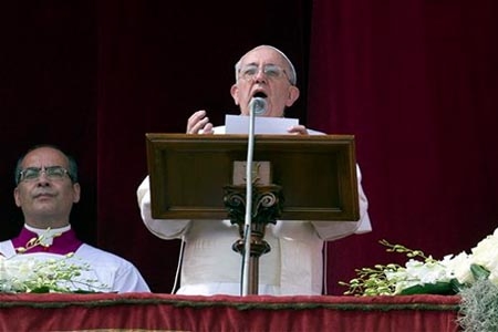 Papa Francisco encabeza su primera Semana Santa y clama por la paz en el mundo