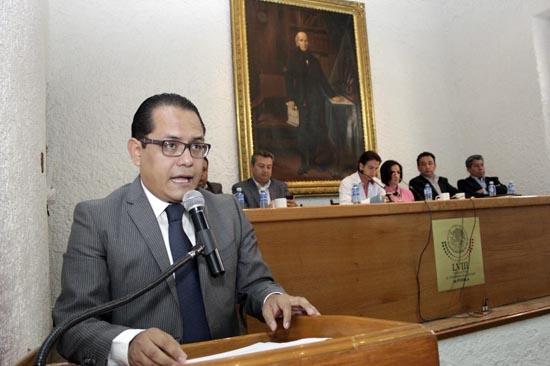 Diputados de Puebla llevan pugna electoral a sesión del Congreso