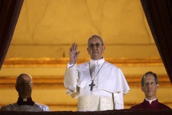 “Fueron por mí hasta el fin del mundo”, dijo Francisco I desde el balcón de San Pedro