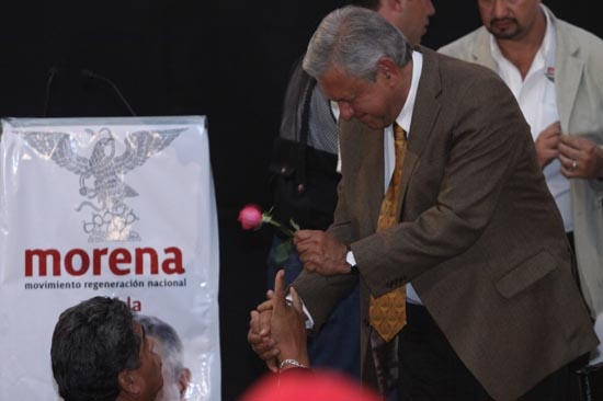 AMLO y su república amorosa en Puebla; ahora no criticó a RMV