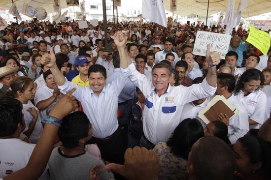 Edil de Puebla ya hace campaña con Tony Gali