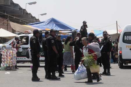 Policía estatal custodió mercado de Tepeaca