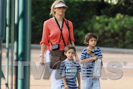 Luis Miguel plantó a Aracely Arámbula e hijos en Paris