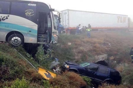 Lluvia y neblina causan carambola de 70 vehículos en la carretera Saltillo-Monterrey