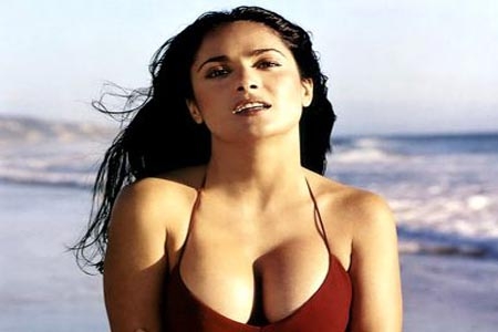Salma Hayek se redujo los senos