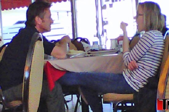 Scarlett Johanson y Sean Penn, ¿son novios?