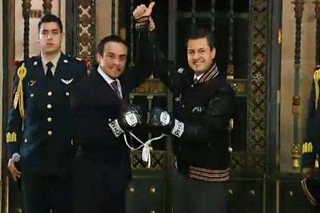 “Dinamita” Márquez regala sus guantes de box a Peña Nieto