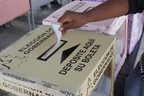 IEE signa convenio con IFE para fiscalizar a partidos
