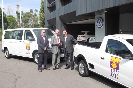 Volkswagen apoya al CRIT de Puebla con 2 vehículos