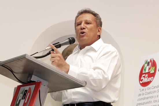 Agüera firma Compromiso Metropolitano con candidatos de la coalición 5 de Mayo