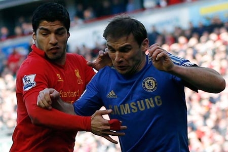 Luis Suárez, suspendido 10 juegos por mordida