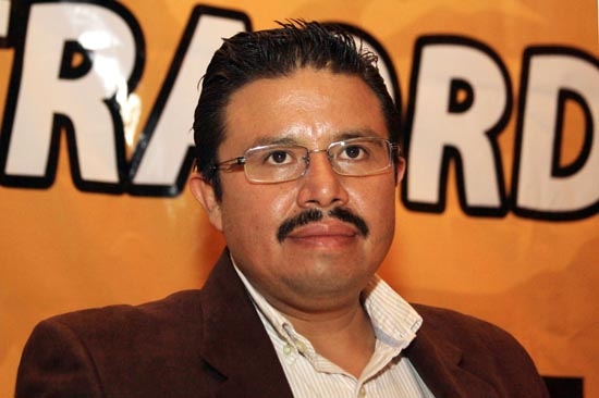 Cotoñeto jura que sigue firme en la presidencia del PRD