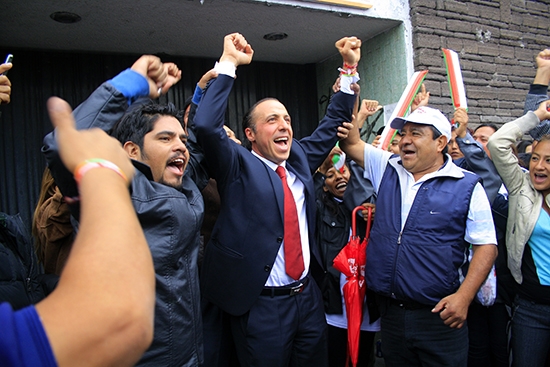 Héctor Sulaimán presenta propuestas en debate