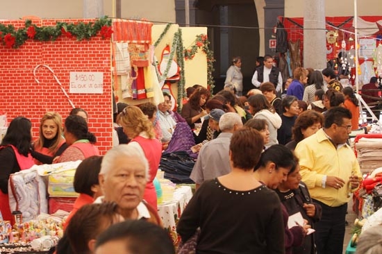 Concluyó bazar navideño del DIF, acudieron 50 expositores