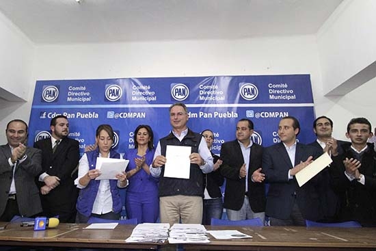 Pablo Rodríguez se registra como candidato para dirigir el PAN
