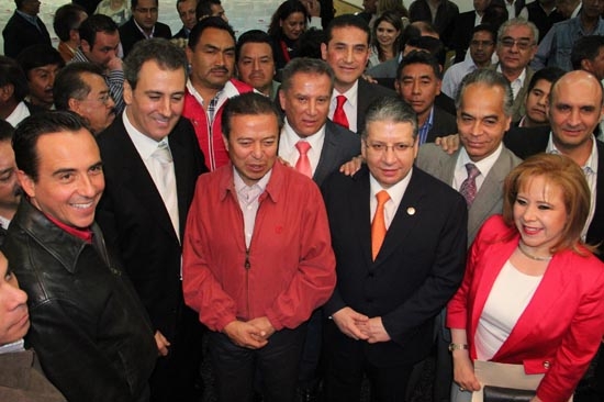 Agüera acude a encuentro de precandidatos con líder nacional del PRI