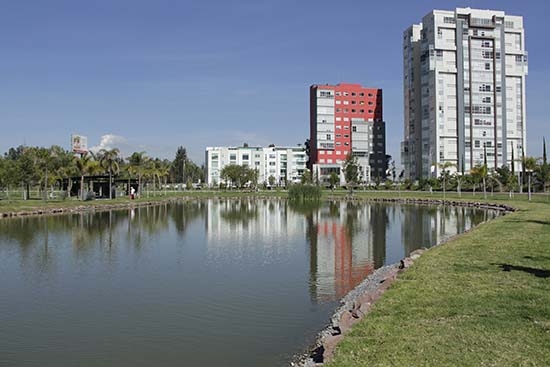 Restauran equilibrio ambiental de peces de los lagos del Jardín del Arte
