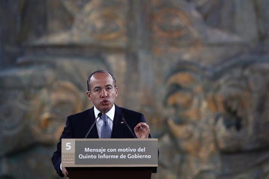 No es hora de claudicar ante el narco, dice Felipe Calderón