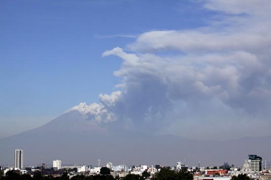 Popo regresa a la normalidad tras emisión de gran cantidad de ceniza