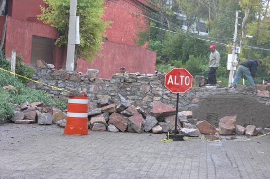 Ayuntamiento: “anarquía” en La Calera por construcción de bardas de seguridad